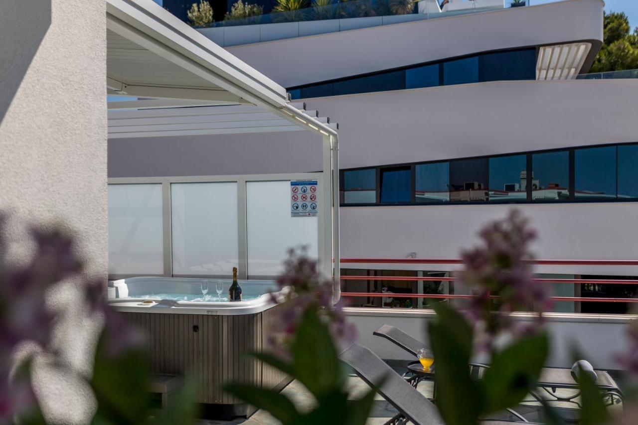 Apartamento Seaside Penthouse With Hot Tub Sky Living Split Exterior foto