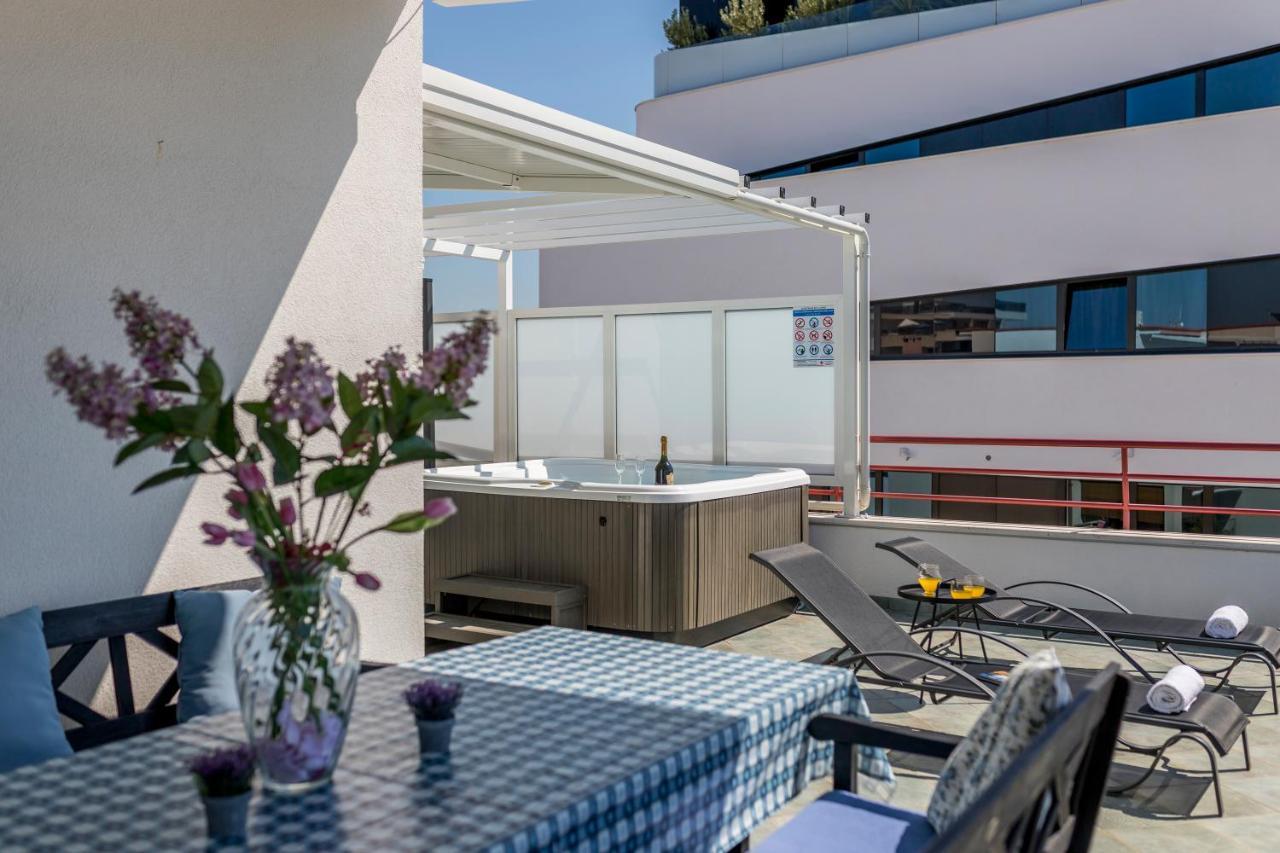 Apartamento Seaside Penthouse With Hot Tub Sky Living Split Exterior foto