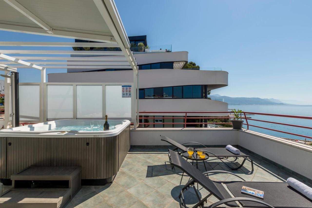 Apartamento Seaside Penthouse With Hot Tub Sky Living Split Exterior foto