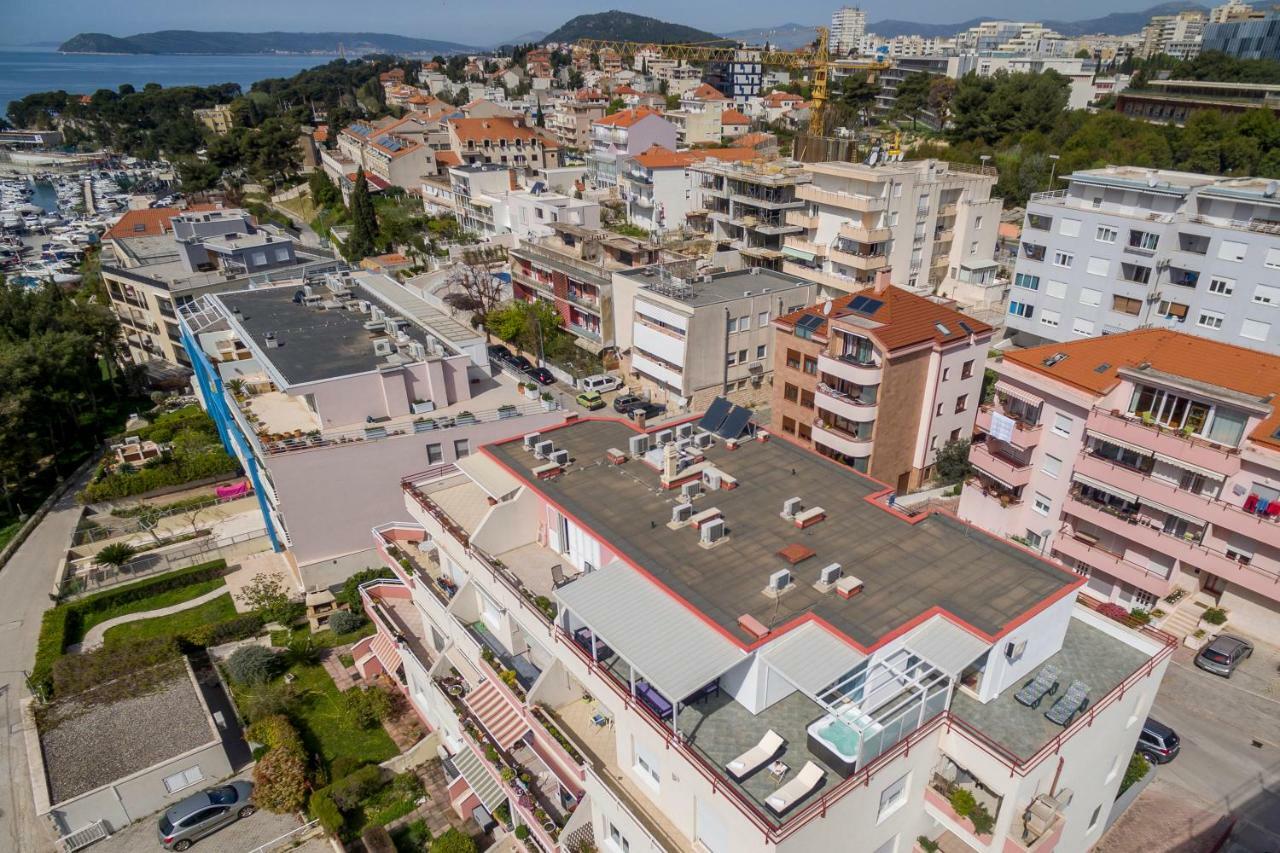 Apartamento Seaside Penthouse With Hot Tub Sky Living Split Exterior foto